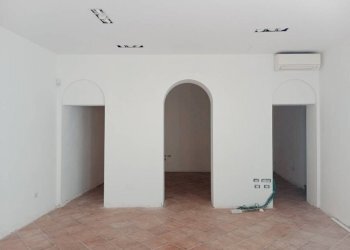 img 20231014 110112 - Shop piazza MARTIRI, Carpi - photo 1