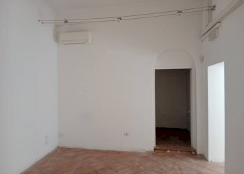 img 20231014 110121 - Shop piazza MARTIRI, Carpi - photo 2