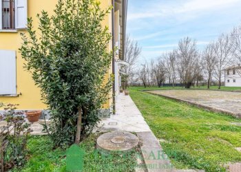 Giardino - Casa indipendente via Remesina Esterna, Carpi - foto 2