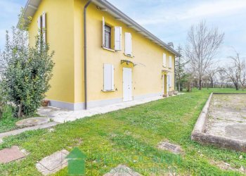 Giardino - Casa indipendente via Remesina Esterna, Carpi - foto 3