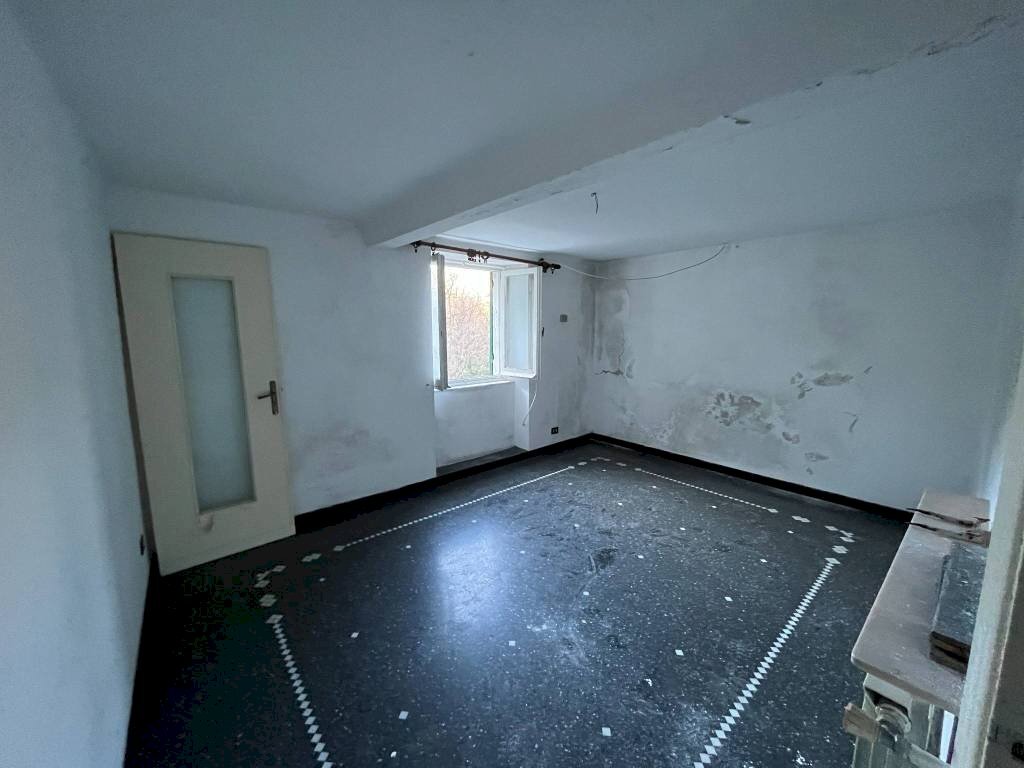 Stanza non arredata - Trilocale salita San Carlo di Cese, 2, Genova - foto 3