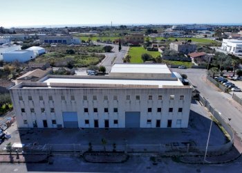 OYNG4140.JPG - Capannone Modica - foto 1