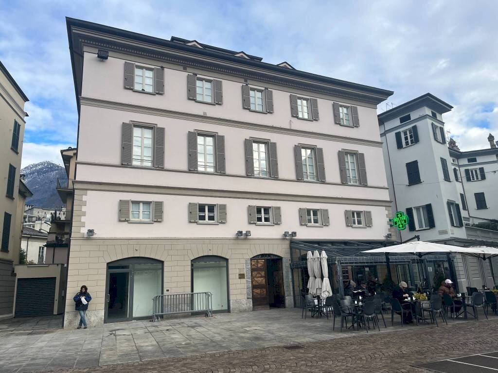 Facciata - Ufficio piazza Giuseppe Garibaldi, 6, Sondrio - foto 2