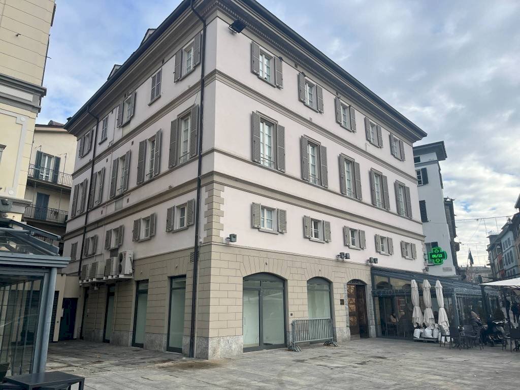 Facciata - Ufficio piazza Giuseppe Garibaldi, 6, Sondrio - foto 3