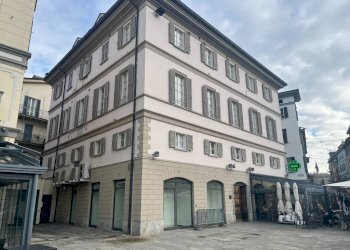 Facciata - Ufficio piazza Giuseppe Garibaldi, 6, Sondrio - foto 3