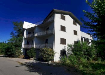 Facciata - Stabile - Palazzo via Statale 28, San Michele Mondovì - foto 3