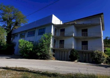 Facciata - Stabile - Palazzo via Statale 28, San Michele Mondovì - foto 4