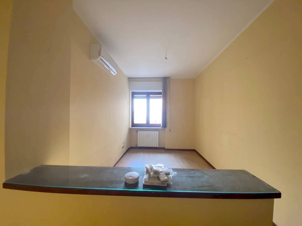 Stanza non arredata - Ufficio Piacenza - foto 2