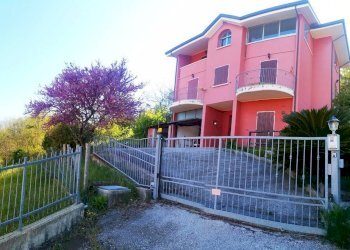 Villa Montescudo - Monte Colombo - photo 1
