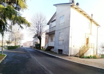 Quadrilocale piazza Giardini Raffaello Sanzio, Tavoleto - foto 3