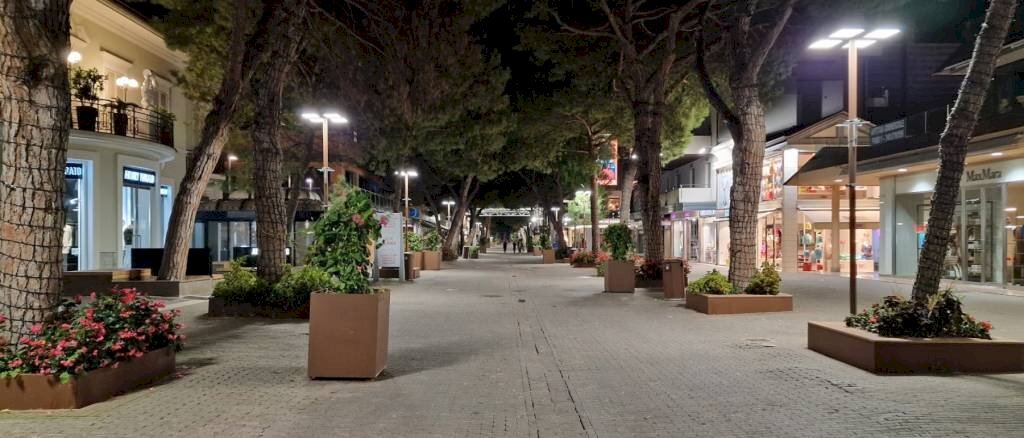 Zona - Restaurant viale Maria Ceccarini, Riccione - photo 2