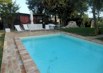 esterno con piscina - Rustic Recanati - photo 47