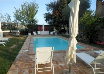 esterno con piscina - Rustic Recanati - photo 50