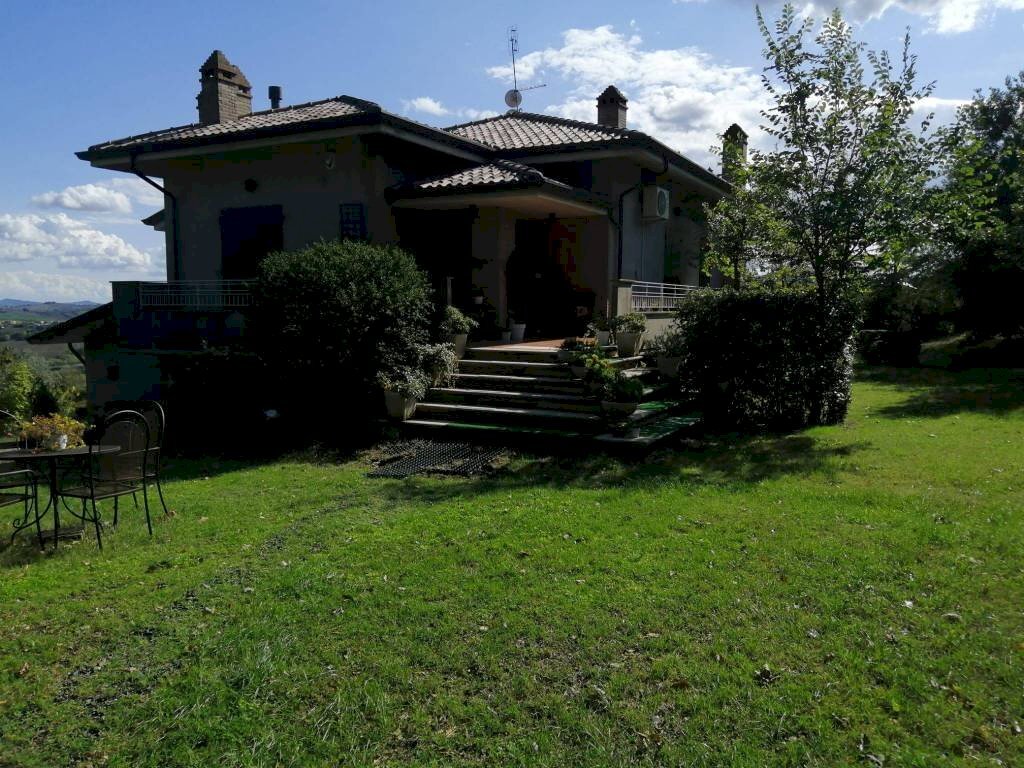 vista villa con giardino - Villa via Ripa Bianca, Coriano - photo 1