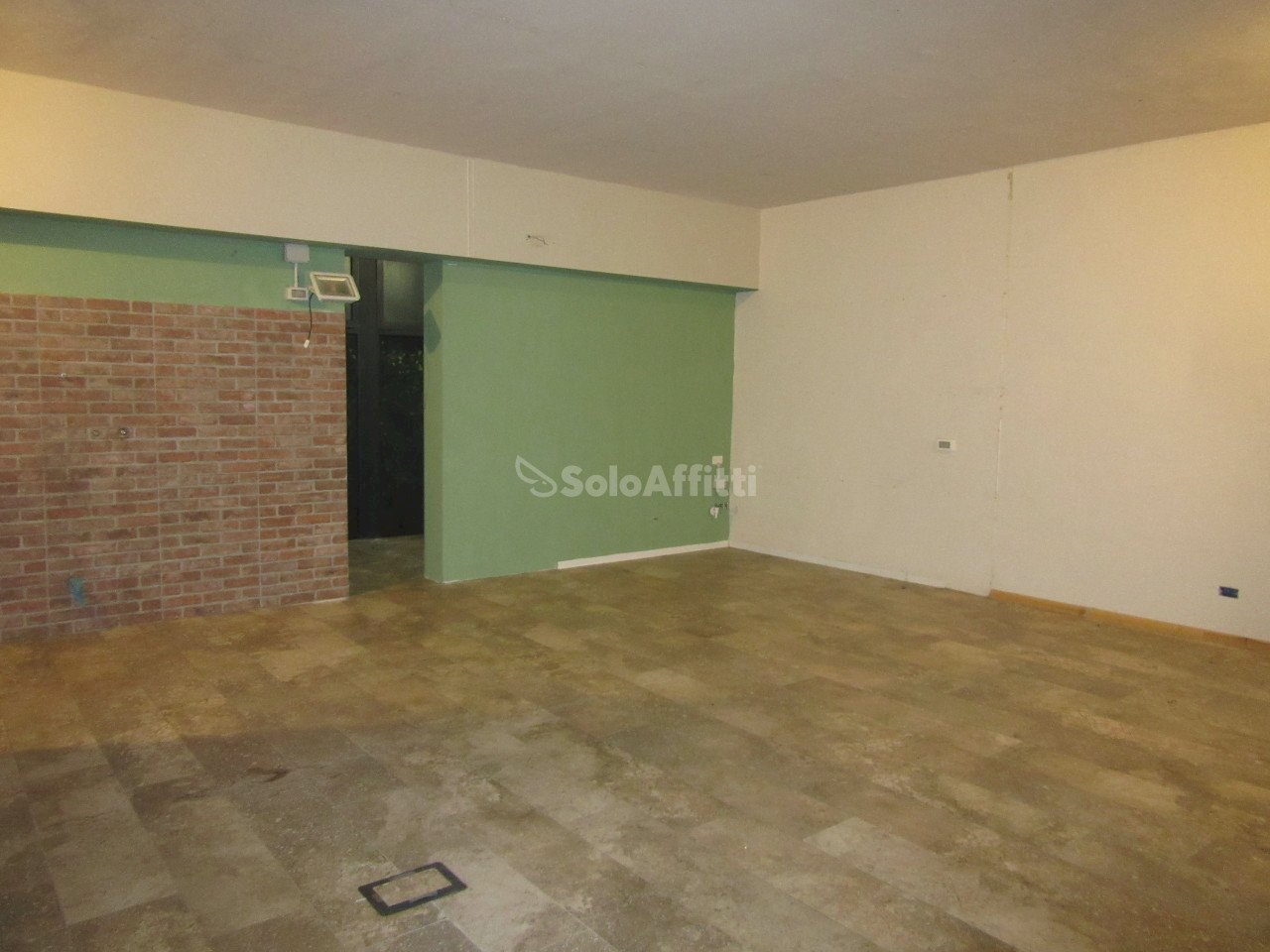 IMG_1417.JPG - Locale Commerciale Viale Pratese 119, Sesto Fiorentino - foto 2