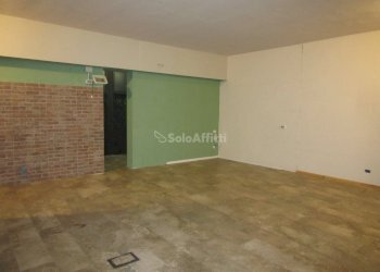 IMG_1417.JPG - Locale Commerciale Viale Pratese 119, Sesto Fiorentino - foto 2