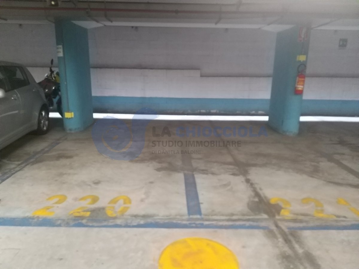 POSTI AUTO - Box Piazza dell'Otto Agosto, Bologna - photo 1