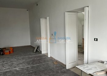 IMG_0747.JPG - Villa Strada Statale 1 108, Massa - foto 2