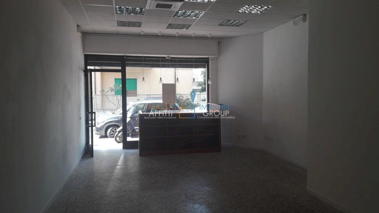 1236494-2kh65jw.jpg - Commercial Premises Via Armando Angelini 27, Massa - photo 1