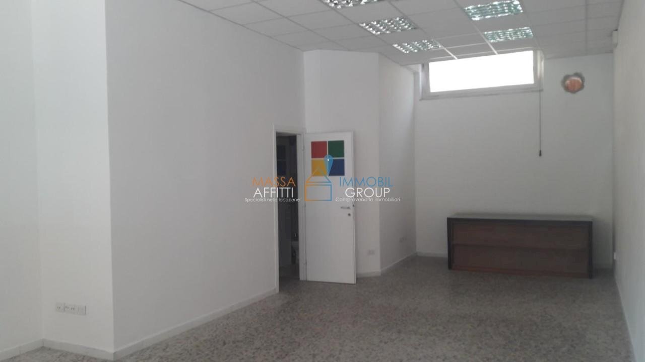 1236494-occ64l.jpg - Commercial Premises Via Armando Angelini 27, Massa - photo 2
