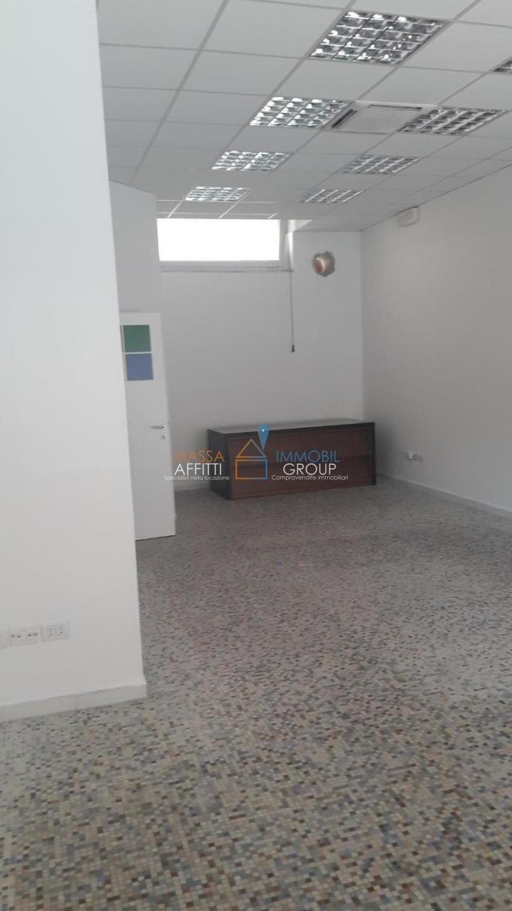 1236494_p9ero50j.jpg - Commercial Premises Via Armando Angelini 27, Massa - photo 3