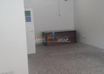 1236494_p9ero50j.jpg - Commercial Premises Via Armando Angelini 27, Massa - photo 3