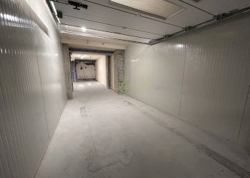 VENDITA COURMAYEUR - BOX AUTO DOPPIO - Box Via Circonvallazione 53, Courmayeur - foto 1