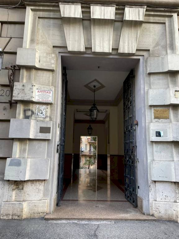 Ingresso - Magazzino via Nemorense, 18, Roma - foto 2