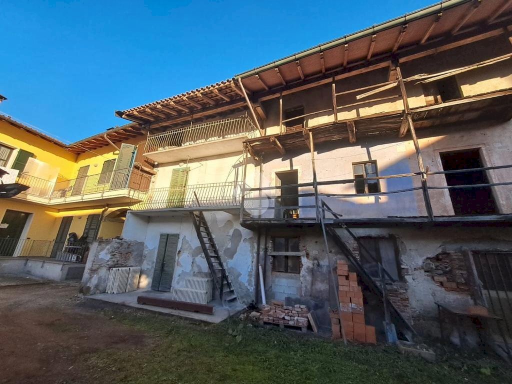 Casa indipendente Via Giacomo Matteotti, Suno - foto 1