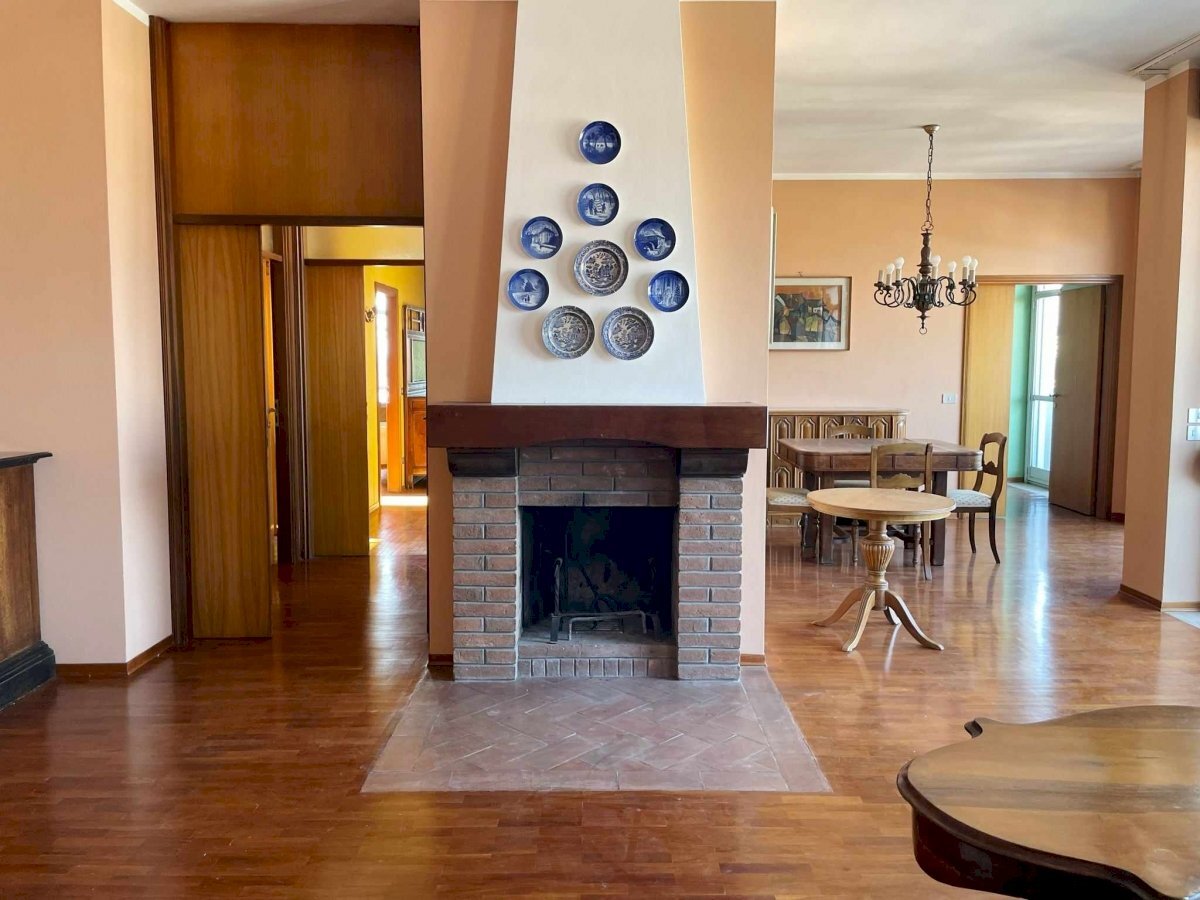 Three-room apartment Ravenna (neighborhood Centro Storico) - photo 1