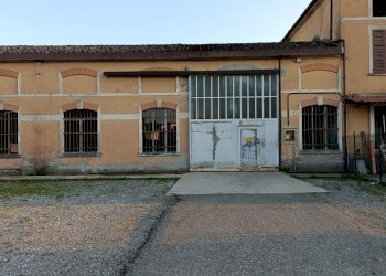 Esterno fronte strada - Magazzino Via Malvicino, Castel San Giovanni - foto 1