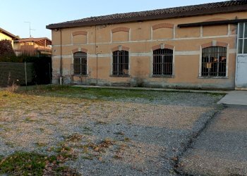 Esterno fronte strada - Magazzino Via Malvicino, Castel San Giovanni - foto 12