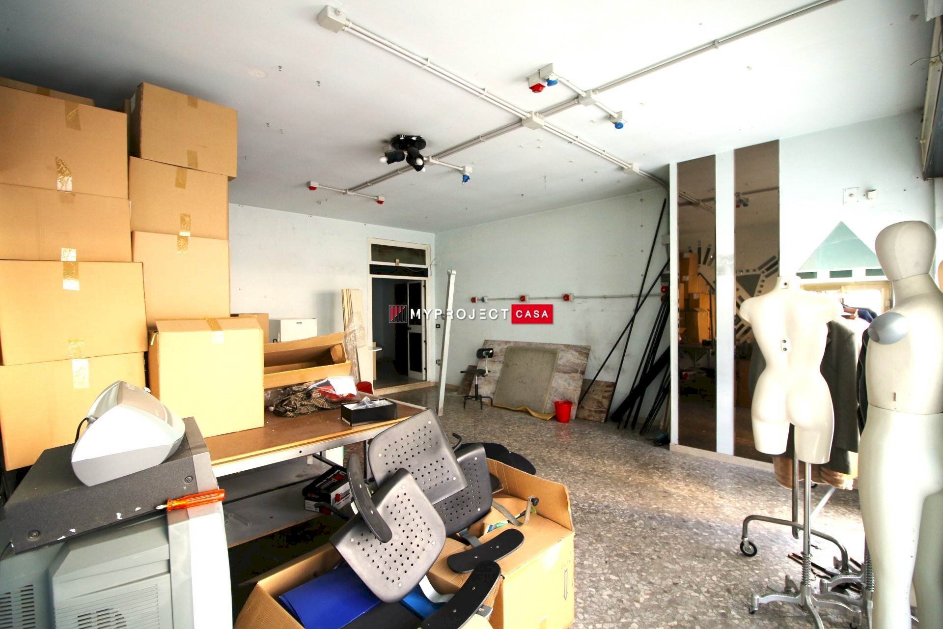 Shop Via Don Minzoni, Martina Franca - photo 3