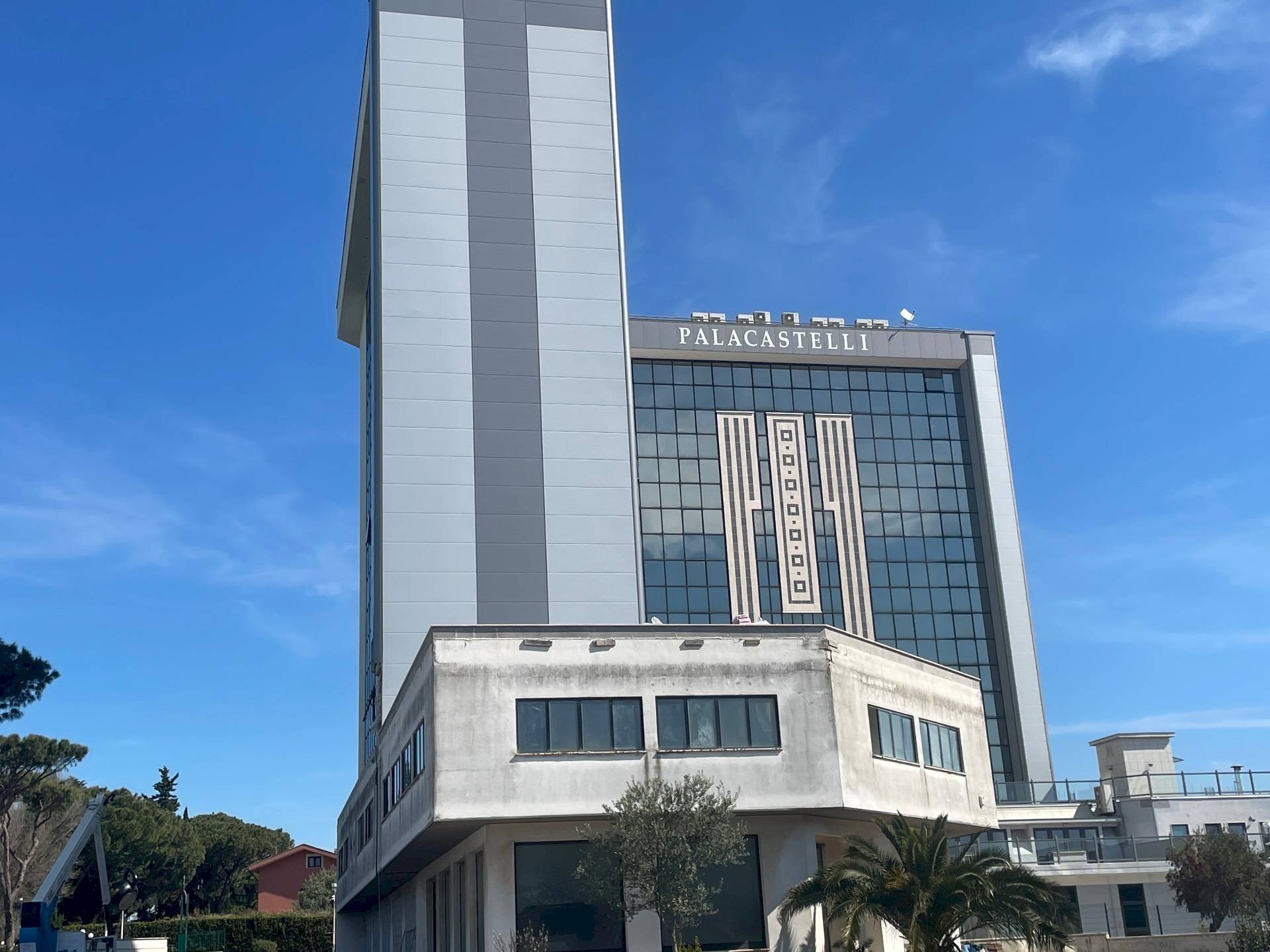 Locale Commerciale via Campobello, Pomezia - foto 1