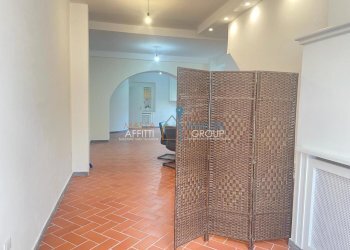 WhatsApp Image 2024-02-01 at 10.33.21.jpeg - Locale Commerciale Via Cavour 20, Massa - foto 1