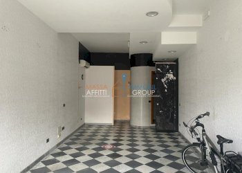 WhatsApp Image 2024-02-01 at 10.27.19 (1).jpeg - Locale Commerciale Via Cavour 20, Massa - foto 1