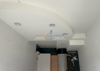 WhatsApp Image 2024-02-01 at 10.27.19 (2).jpeg - Locale Commerciale Via Cavour 20, Massa - foto 2