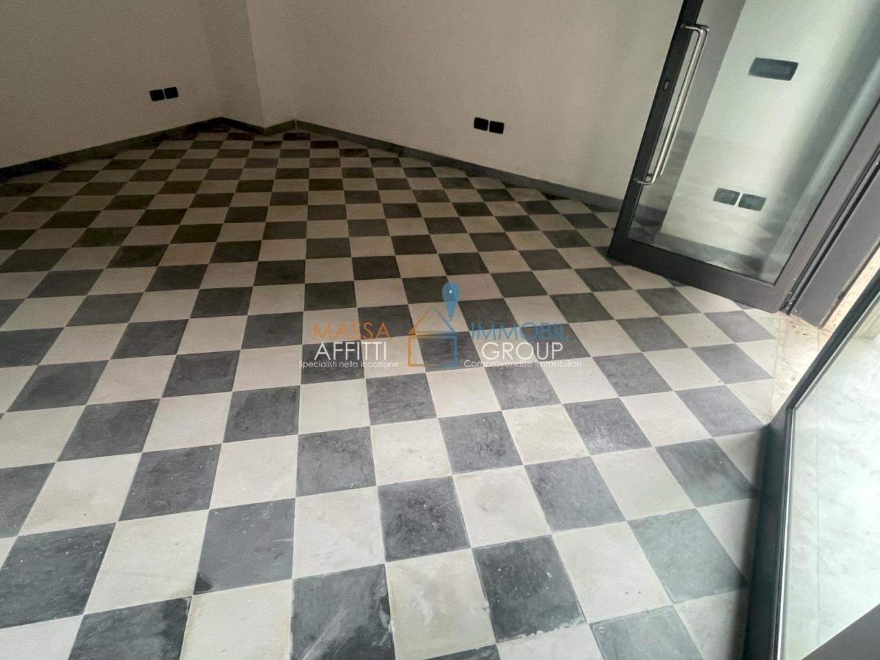 WhatsApp Image 2024-02-01 at 10.09.02 (4).jpeg - Locale Commerciale Via Cavour 20, Massa - foto 1