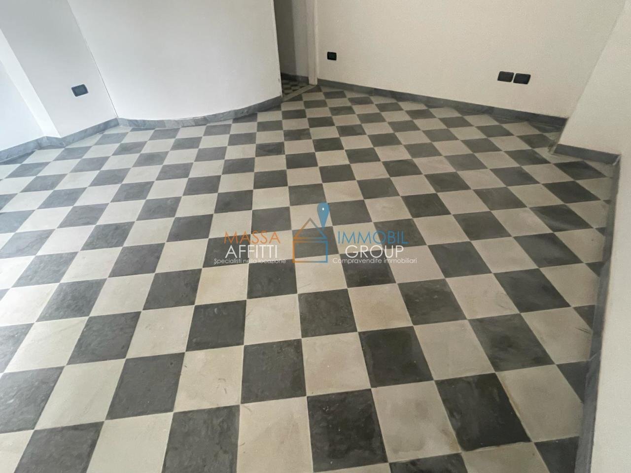 WhatsApp Image 2024-02-01 at 10.09.02 (3).jpeg - Locale Commerciale Via Cavour 20, Massa - foto 2