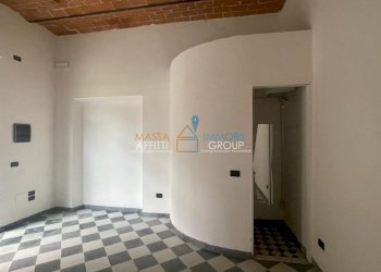 WhatsApp Image 2024-02-01 at 10.09.02 (1).jpeg - Locale Commerciale Via Cavour 20, Massa - foto 4