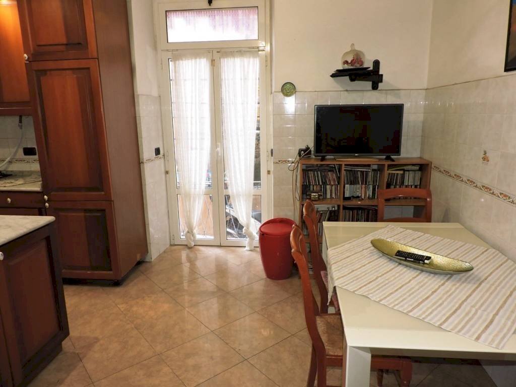 Cucina - Quadrilocale via Massimo d'Azeglio 5, Genova (zona Sampierdarena) - foto 3