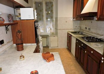 Cucina - Quadrilocale via Massimo d'Azeglio 5, Genova (zona Sampierdarena) - foto 4