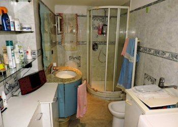 Bagno - Quadrilocale via Massimo d'Azeglio 5, Genova (zona Sampierdarena) - foto 8