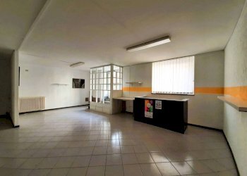 Interno non residenziale - Negozio via Alberto De Simoni, 31, Sondrio - foto 3