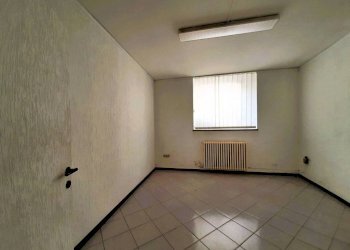 Stanza non arredata - Negozio via Alberto De Simoni, 31, Sondrio - foto 5