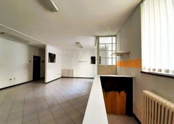 Interno non residenziale - Negozio via Alberto De Simoni, 31, Sondrio - foto 7