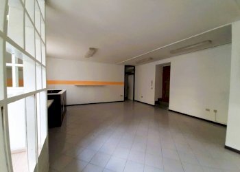 Interno non residenziale - Negozio via Alberto De Simoni, 31, Sondrio - foto 9