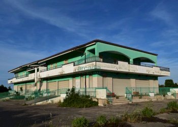 Facciata - Locale Commerciale Provinciale per Acquaviva 1812, Gioia del Colle - foto 1