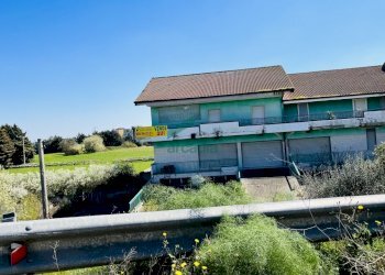 IMG_E9519.JPG - Locale Commerciale Provinciale per Acquaviva 1812, Gioia del Colle - foto 10