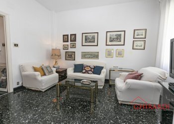 2.3 soggiorno.jpg - Appartamento VIA GIOVANNI AMBROGIO MOLFINO  10, Genova - foto 11